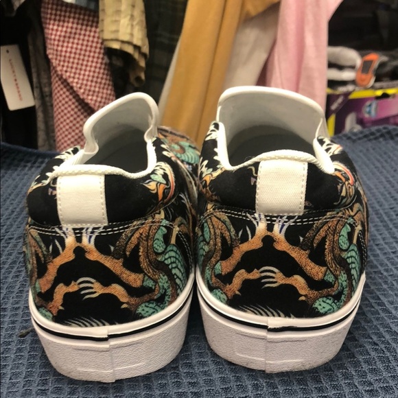 Dragon Print Slip-On Shoes - Black and Green - Picture 5 of 5